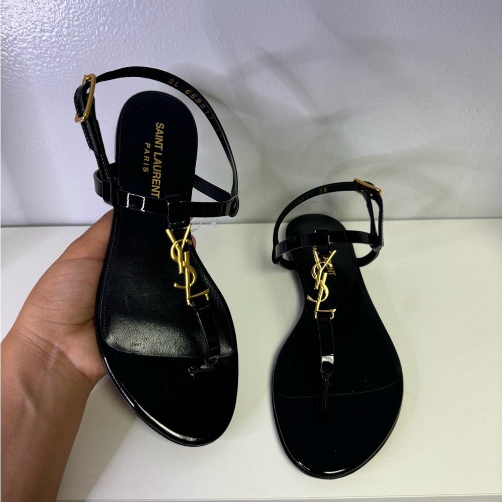 CASSANDRA SANDALS IN PATENT LEATHER
BLACK